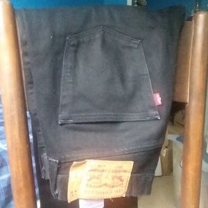 Black Levi's 501 Stretch-to-Fit